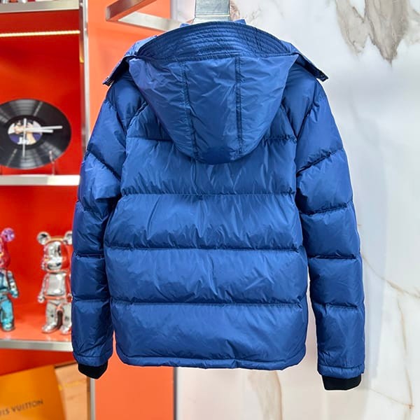 入手困難プラダ Re-Nylon ダウンジャケット スーパーコピー pup97328